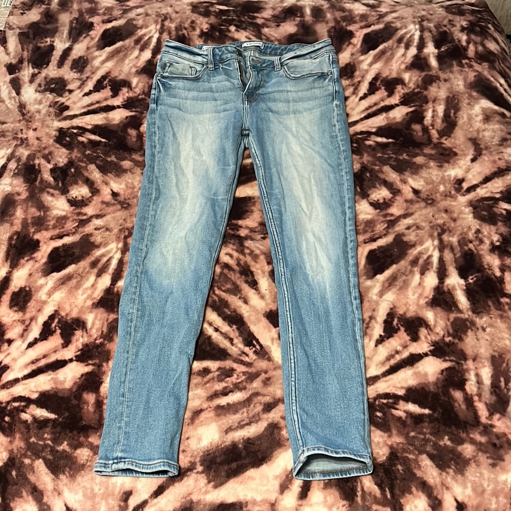 Women’s skinny jeans.